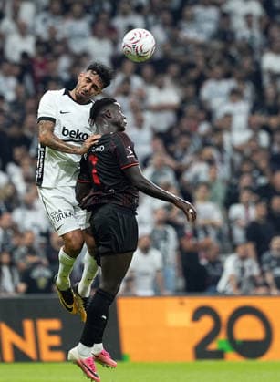 Besiktas v Midtjylland - UEFA Europa League second qualifying round ISTANBUL, TURKIYE - JULY 23: Emirhan Topcu (L) of Besiktas competes against Franculino Dju (7) of Midtjylland during the UEFA Europa League second qualifying round first leg match between Besiktas and Midtjylland at Tupras Stadium in Istanbul, Turkiye on July 23, 2026. Esra Bilgin Anadolu Istanbul Turkey. Editorial use only. Please get in touch for any other usage.  Copyright: x2026xAnadoluxEsraxBilginx