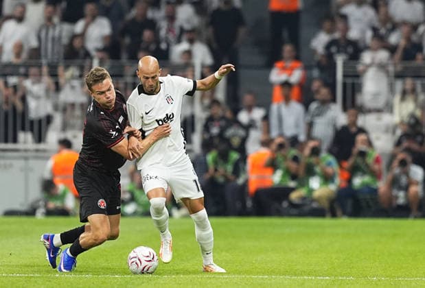 Besiktas v Midtjylland - UEFA Europa League second qualifying round ISTANBUL, TURKIYE - JULY 23: Vaclav Cerny (R) of Besiktas competes against Victor Bak Jensen (L) of Midtjylland during the UEFA Europa League second qualifying round first leg match between Besiktas and Midtjylland at Tupras Stadium in Istanbul, Turkiye on July 23, 2026. Esra Bilgin Anadolu Istanbul Turkey. Editorial use only. Please get in touch for any other usage.  Copyright: x2026xAnadoluxEsraxBilginx