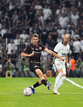 Besiktas v Midtjylland - UEFA Europa League second qualifying round ISTANBUL, TURKIYE - JULY 23: Vaclav Cerny (R) of Besiktas competes against Victor Bak Jensen (L) of Midtjylland during the UEFA Europa League second qualifying round first leg match between Besiktas and Midtjylland at Tupras Stadium in Istanbul, Turkiye on July 23, 2026. Esra Bilgin Anadolu Istanbul Turkey. Editorial use only. Please get in touch for any other usage.  Copyright: x2026xAnadoluxEsraxBilginx