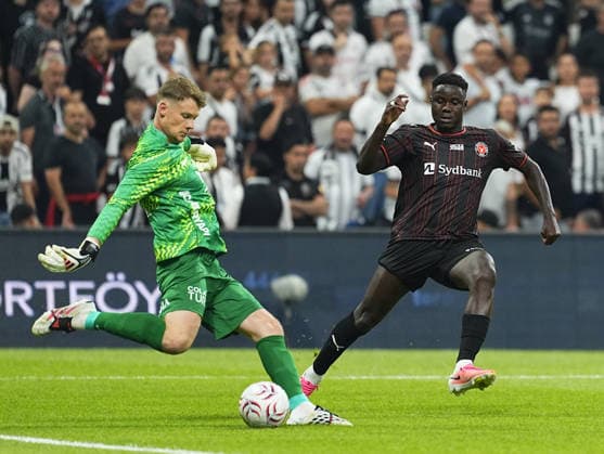 Besiktas v Midtjylland - UEFA Europa League second qualifying round ISTANBUL, TURKIYE - JULY 23: Goalkeeper Alexander Nubel (L) of Besiktas competes against Pedro Bravo (R) of Midtjylland during the UEFA Europa League second qualifying round first leg match between Besiktas and Midtjylland at Tupras Stadium in Istanbul, Turkiye on July 23, 2026. Esra Bilgin Anadolu Istanbul Turkey. Editorial use only. Please get in touch for any other usage.  Copyright: x2026xAnadoluxEsraxBilginx