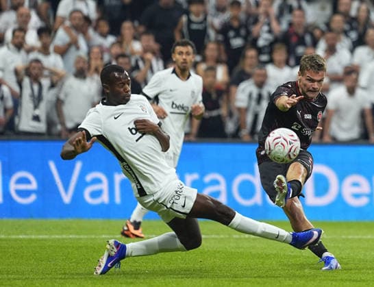 Besiktas v Midtjylland - UEFA Europa League second qualifying round ISTANBUL, TURKIYE - JULY 23: Tiago Djalo (L) of Besiktas competes against Victor Bak Jensen (R) of Midtjylland during the UEFA Europa League second qualifying round first leg match between Besiktas and Midtjylland at Tupras Stadium in Istanbul, Turkiye on July 23, 2026. Esra Bilgin Anadolu Istanbul Turkey. Editorial use only. Please get in touch for any other usage.  Copyright: x2026xAnadoluxEsraxBilginx