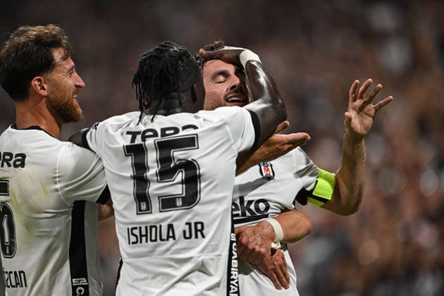 Besiktas v Midtjylland - UEFA Europa League second qualifying round ISTANBUL, TURKIYE - JULY 23: Orkun Kokcu (R) of Besiktas celebrates with teammates after scoring a goal during the UEFA Europa League second qualifying round first leg match between Besiktas and Midtjylland at Tupras Stadium in Istanbul, Turkiye on July 23, 2026. Saffet Azak Anadolu Istanbul Turkey. Editorial use only. Please get in touch for any other usage.  Copyright: x2026xAnadoluxSaffetxAzakx