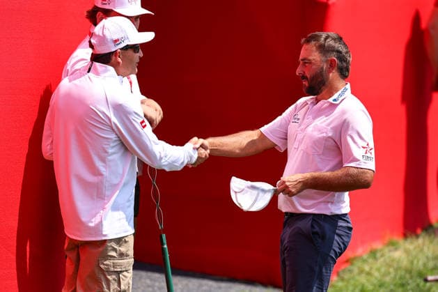 Golf 2026: PGA, Golf Herren 3M Open: Round 1 Stephan Jaeger of Germany shakes hands with officials after completing his round on the 18th hole during the first round of the 2026 3M Open at TPC Twin Cities on July 23, 2026 in Blaine, Minnesota. Steven Garcia CSM (Credit Image: Â Steven Garcia Cal Media) Blaine Minnesota USA EDITORIAL USE ONLY Copyright: xx ZUMA-20260723_zma_c04_086.jpg StevenxGarciax csmphotothree505516