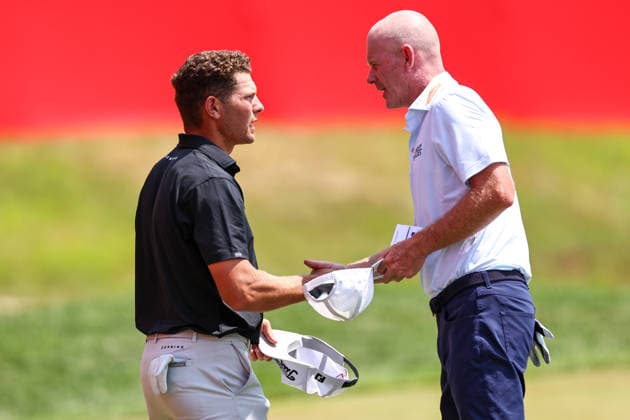 Golf 2026: PGA, Golf Herren 3M Open: Round 1 Michael Brennan of the United States (L) and Brandt Snedeker of the United States (R) shake hands after completing their round on the 18th hole during the first round of the 2026 3M Open at TPC Twin Cities on July 23, 2026 in Blaine, Minnesota. Steven Garcia CSM (Credit Image: Â Steven Garcia Cal Media) Blaine Minnesota USA EDITORIAL USE ONLY Copyright: xx ZUMA-20260723_zma_c04_084.jpg StevenxGarciax csmphotothree505518