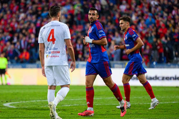 Stratos Svarnas seen celebrating goal during UEFA Conference League 26 27 2nd qualifying round 1st leg match between teams of Rakow Czestochowa and Valletta FC in Czestochowa, Poland (Tomasz Karczewski Ball Raw Images) Czestochowa Miejski Stadion Pilkarski Rakow Poland Copyright: xTomaszxKarczewskix tomaszkarczewski_rakow_valletta_2627_TK2_5081