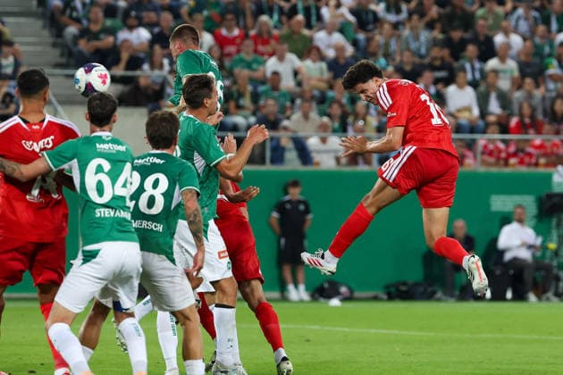Manu Silva (S.L.Benfica) a headed chance during the UEFA Europa League second qualifying round 2026 27 first-leg match St.Gallen - SL Benfica at Sitterstadion in St. Gallen, Switzerland, July 23, 2026 *** Manu Silva of SL Benfica heads the ball during the first leg of the 2026–27 UEFA Europa League second qualifying round match between St. Gallen and SL Benfica at Sitterstadion in St. Gallen, Switzerland, on July 23, 2026 Copyright: HMBxMedia JoaquimxFerreira