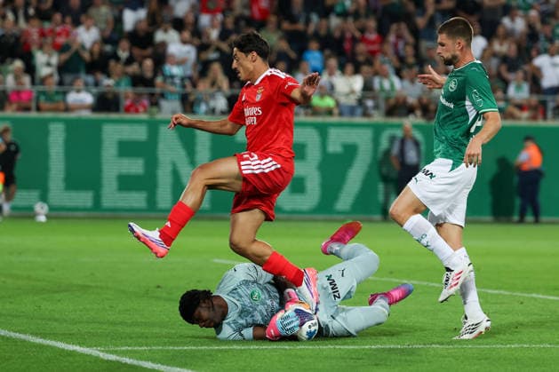 Tiago Gouveia (S.L.Benfica), goalkeeper Lawrence Ati Zigi (FC St.Gallen), Tom Gaal (FC St.Gallen) in action, with the ball during the UEFA Europa League second qualifying round 2026 27 first-leg match St.Gallen - SL Benfica at Sitterstadion in St. Gallen, Switzerland, July 23, 2026 *** Tiago Gouveia of SL Benfica, goalkeeper Lawrence Ati Zigi of FC St. Gallen, and Tom Gaal of FC St. Gallen in action with the ball during the first leg of the 2026–27 UEFA Europa League second qualifying round match between FC St. Gallen and SL Benfica at Sitterstadion in St. Gallen, Switzerland, July 23, 2026 Copyright: HMBxMedia JoaquimxFerreira