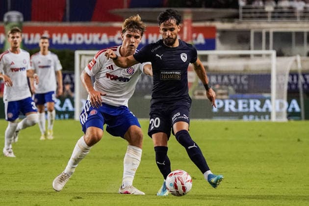 UEFA Europa League Qualifikation 2026 2027 - 2. Runde, 23.07.2027 - HNK Hajduk Split (Kroatien) vs. Pafos FC (Zypern) - Stadion Poljud (Split, Kroatien); Rokas Pukstas (Hajduk Split), Gabriel Teixeira (Pafos) *** UEFA Europa League Qualifying Round 2, 2026–2027, July 23, 2027: HNK Hajduk Split (Croatia) vs. Pafos FC (Cyprus) at Poljud Stadium, Split, Croatia. Rokas Pukstas (Hajduk Split), Gabriel Teixeira (Pafos) Copyright: xLUKAxKOLANOVICx