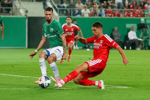 Mihailo Stevanovic (FC St.Gallen), Georgiy Sudakov (S.L.Benfica) in action, with the ball during the UEFA Europa League second qualifying round 2026 27 first-leg match St.Gallen - SL Benfica at Sitterstadion in St. Gallen, Switzerland, July 23, 2026 *** Mihailo Stevanovic of FC St. Gallen and Georgiy Sudakov of SL Benfica in action with the ball during the first leg of the 2026–27 UEFA Europa League second qualifying round match between St. Gallen and SL Benfica at Sitterstadion in St. Gallen, Switzerland, on July 23, 2026 Copyright: HMBxMedia JoaquimxFerreira
