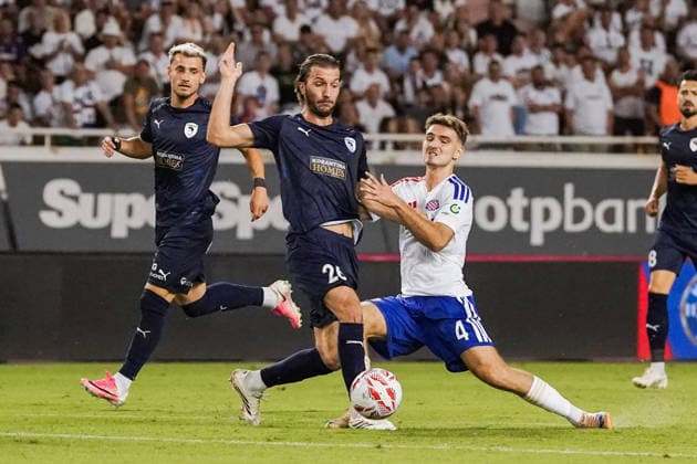 UEFA Europa League Qualifikation 2026 2027 - 2. Runde, 23.07.2027 - HNK Hajduk Split (Kroatien) vs. Pafos FC (Zypern) - Stadion Poljud (Split, Kroatien); Ivan Sunjic (Pafos); Adrion Pajaziti (Hajduk Split) *** UEFA Europa League Qualifying Round 2, 2026–2027, July 23, 2027: HNK Hajduk Split (Croatia) vs. Pafos FC (Cyprus) at Poljud Stadium, Split, Croatia; Ivan Sunjic (Pafos) and Adrion Pajaziti (Hajduk Split) Copyright: xLUKAxKOLANOVICx