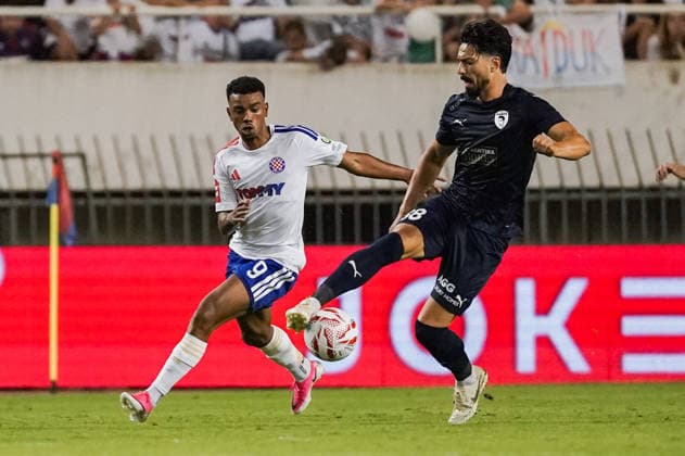 UEFA Europa League Qualifikation 2026 2027 - 2. Runde, 23.07.2027 - HNK Hajduk Split (Kroatien) vs. Pafos FC (Zypern) - Stadion Poljud (Split, Kroatien); Dalisson De Almeida (Hajduk Split), Pepe (Pafos) *** UEFA Europa League Qualifying Round 2, 2026–2027, July 23, 2027: HNK Hajduk Split (Croatia) vs. Pafos FC (Cyprus) at Poljud Stadium, Split, Croatia; Dalisson De Almeida (Hajduk Split), Pepe (Pafos) Copyright: xLUKAxKOLANOVICx