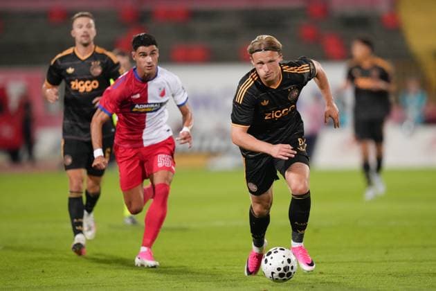 NOVI SAD , 23-07-2026 , Karadjordje Stadium , season 2026 2027 , UEFA Conference League play-off football , Match between FK Vojvodina and Ajax , picture shows FK Vojvodina player Milutin Vidosavljevic, Ajax player Kasper Dolberg FK Vojvodina - Ajax  x205169399x Copyright: