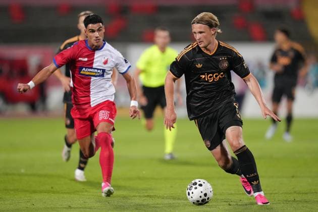 NOVI SAD , 23-07-2026 , Karadjordje Stadium , season 2026 2027 , UEFA Conference League play-off football , Match between FK Vojvodina and Ajax , picture shows FK Vojvodina player Milutin Vidosavljevic, Ajax player Kasper Dolberg FK Vojvodina - Ajax  x205169400x Copyright: