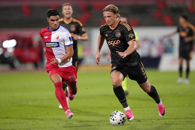 NOVI SAD , 23-07-2026 , Karadjordje Stadium , season 2026 2027 , UEFA Conference League play-off football , Match between FK Vojvodina and Ajax , picture shows FK Vojvodina player Milutin Vidosavljevic, Ajax player Kasper Dolberg FK Vojvodina - Ajax  x205169401x Copyright: