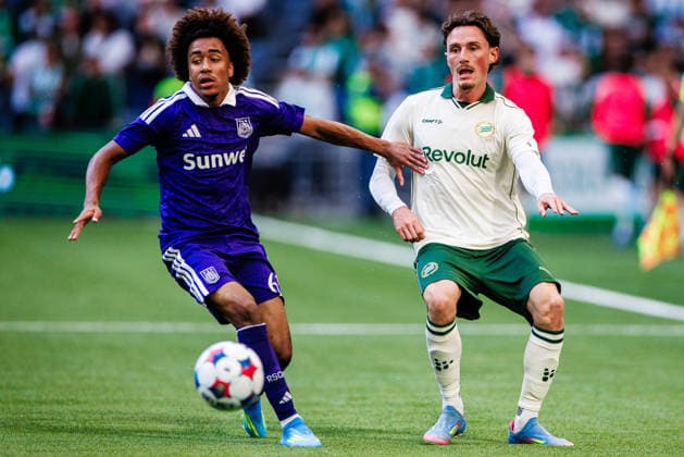 260723 Joshua Nga Kana of Anderlecht and Noah Persson of Hammarby during the UEFA Europa League second qualifying round football match between Hammarby and Anderlecht on July 23, 2026 in Stockholm. Photo: Kenta Jönsson BILDBYRAN COP 210 KJ0354 fotboll football soccer fotball uefa europa league europa league kval qualifying round qualification hammarby anderlecht bbeng grappa33 *** July 23, 2026: Joshua Nga Kana of Anderlecht and Noah Persson of Hammarby during the UEFA Europa League second qualifying round soccer match between Hammarby and Anderlecht on July 23, 2026 in Stockholm. Photo by Kenta Jönsson, BILDBYRAN COP 210 KJ0354. soccer, football, UEFA Europa League, Europa League qualifying round, Hammarby, Anderlecht, bbeng, grappa33  Copyright: KENTAxJÖNSSON BB260723KJ094