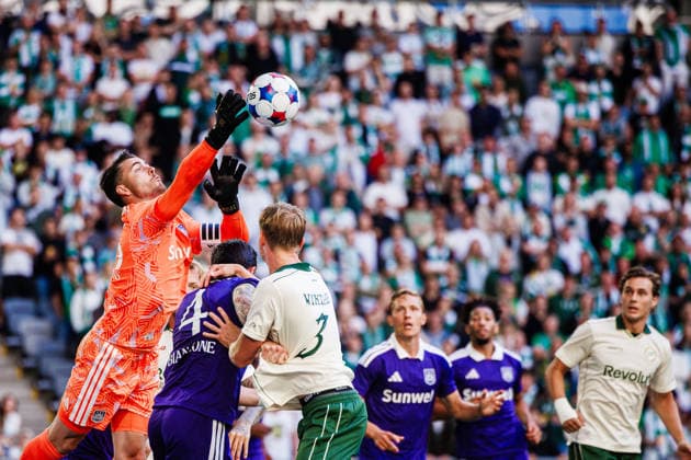 260723 goalkeeper Colin Coosemans of Anderlecht and Frederik Winther of Hammarby during the UEFA Europa League second qualifying round football match between Hammarby and Anderlecht on July 23, 2026 in Stockholm. Photo: Kenta Jönsson BILDBYRAN COP 210 KJ0354 fotboll football soccer fotball uefa europa league europa league kval qualifying round qualification hammarby anderlecht bbeng grappa33 *** July 23, 2026: Goalkeepers Colin Coosemans of Anderlecht and Frederik Winther of Hammarby during the UEFA Europa League second qualifying round soccer match between Hammarby and Anderlecht on July 23, 2026 in Stockholm. Photo by Kenta Jönsson, BILDBYRAN COP 210 KJ0354. soccer, football, UEFA Europa League, Europa League qualifying round, Hammarby, Anderlecht, bbeng, grappa33  Copyright: KENTAxJÖNSSON BB260723KJ098
