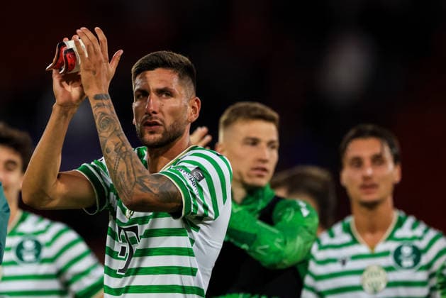 ENSCHEDE, NETHERLANDS - JULY 23: Mariano Gomez of Ferencvaros applauds the fans after the UEFA Europa League 2026 27 second qualifying round first leg match between FC Twente and Ferencvaros at FC Twente Stadium on July 23, 2026 in Enschede, Netherlands.  Copyright: xRenexNijhuis MBxMediax