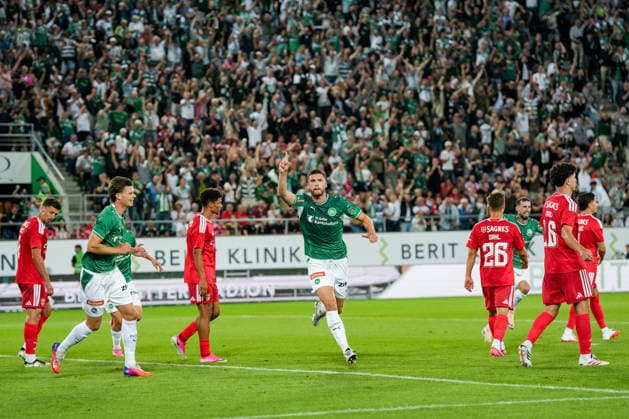 Fussball, UEFA Europa League Qualifikation: FC St. Gallen 1879 vs. Benfica Lissabon, Donnerstag, 23.07.2026 (Berit Sitterstadion, St. Gallen, Schweiz); Tom Gaal (26, FC St. Gallen) jubelt nach dem Tor zum 2:1 für den FC St. Gallen, Tor, Torjubel *** Soccer, UEFA Europa League Qualifying: FC St. Gallen 1879 vs. Benfica Lisbon, Thursday, July 23, 2026, Berit Sitter Stadium, St. Gallen, Switzerland, Tom Gaal 26, FC St. Gallen celebrates after scoring the goal that made it 2–1 for FC St. Gallen; goal; goal celebration Copyright: xValentinxDomgjonix