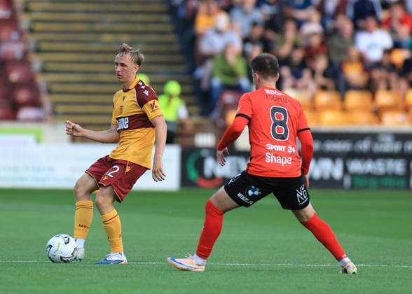 Motherwell v Havnar B—ltfelag UEFA Europa Conference League Oscar Priestman of Motherwell (left) and Dan ê Soylu of Havnar B—ltfelag in action during the UEFA Europa Conference League Second Qualifying Round First Leg match at Fir Park, Motherwell 23 07 2026 UK Newspapers OUT Copyright: xFredxPalmerx FIL-23665-0078