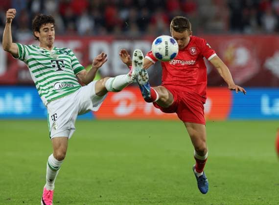 ENSCHEDE - Ferencvaros player Callum O Dowda with FC Twente player Mathias Kjï¿½lï¿½ during the UEFA Europa League second qualifying round match between FC Twente and Ferencvaros at Grolsch Veste on July 23, 2026 in Enschede, the Netherlands. (Photo by DeFodi Images) - *** ENSCHEDE: Ferencvaros player Callum O Dowda with FC Twente player Mathias Kjøl during the UEFA Europa League second qualifying round match between FC Twente and Ferencvaros at Grolsch Veste on July 23, 2026 in Enschede, the Netherlands. Photo by DeFodi Images