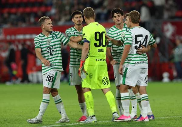 ENSCHEDE - Ferencvaros players after the UEFA Europa League second qualifying round match between FC Twente and Ferencvaros at the Grolsch Veste on July 23, 2026 in Enschede, the Netherlands. (Photo by DeFodi Images) - *** ENSCHEDE Ferencvaros players after the UEFA Europa League second qualifying round match between FC Twente and Ferencvaros at the Grolsch Veste on July 23, 2026, in Enschede, the Netherlands. Photo by DeFodi Images