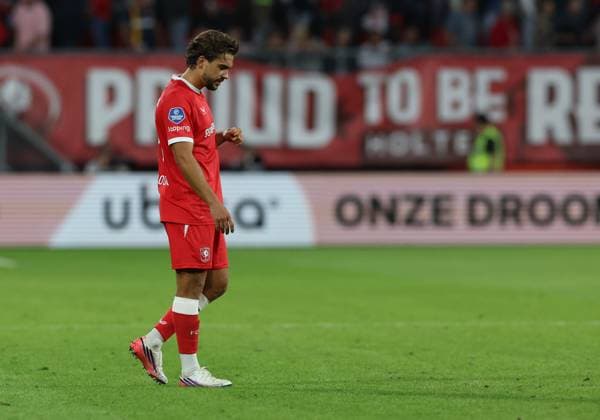 ENSCHEDE - FC Twente player Bart van Rooij is disappointed after the UEFA Europa League second qualifying round match between FC Twente and Ferencvaros at the Grolsch Veste on July 23, 2026, in Enschede, the Netherlands. (Photo by DeFodi Images) - *** ENSCHEDE FC Twente player Bart van Rooij looks disappointed after the UEFA Europa League second qualifying round match between FC Twente and Ferencvaros at the Grolsch Veste on July 23, 2026, in Enschede, the Netherlands. Photo by DeFodi Images