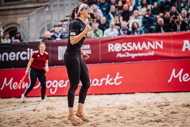 Beachvolleyball Frauen Allianz German Beach Club Finals Die Finals 2026 Hannover Eintrach Spontent vs. Olympischer Club BW 23.07.2026 Cinja Tillmann jubelt Hannover Opernplatz Niedersachsen Deutschland *** Women s Beach Volleyball Allianz German Beach Club Finals The 2026 Finals Hannover Eintrach Spontent vs. Olympischer Sport Club BW July 23, 2026 Cinja Tillmann celebrates Hannover Opernplatz Lower Saxony Germany