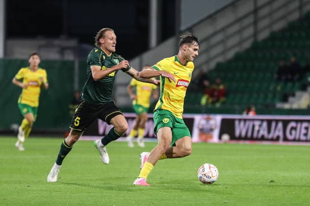 Zilina 23.07.2026. Pilka nozna Liga Konferencji UEFA sezon 2025 2026 runda 2 mecz: MSK Zilina - GKS Katowice --- Football UEFA Conference League season 2025 2026 round 2 match: MSK Zilina - GKS Katowice nz Frantisek Kosa, Jesse Bosch Fot. Kacper Staniec NEWSPIX.PL --- newspix.pl 