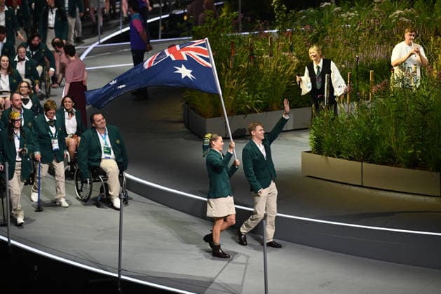 COM26 OPENING CEREMONY, Nina Kennedy carries the flag for Australia as they enter the stadium during the Opening Ceremony of the Glasgow 2026 Commonwealth Games at The Hydro in Glasgow, Scotland, Thursday, July 23, 2026. ( NO ARCHIVING, EDITORIAL USE ONLY GLASGOW UNITED KINGDOM  Copyright: xJOELxCARRETTx 20260724185822942142