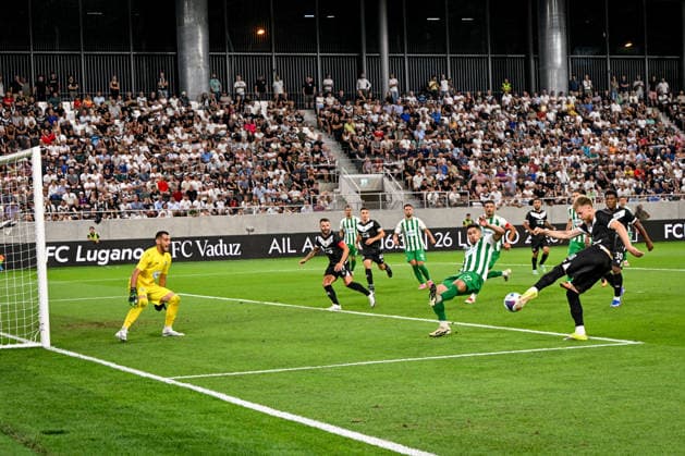23 07 2026, Lugano, AIL Arena, Conference League: FC Lugano - KF Dukagjini, 18 Joel Bichsel (Lugano) tries to score against goalkeeper 1 Egzon Lekaj (Dukagjini) Lugano AIL Arena Ticino Switzerland *** July 23, 2026, Lugano, AIL Arena, Conference League: FC Lugano vs. KF Dukagjini, 18 Joel Bichsel (Lugano) attempts to score against goalkeeper 1 Egzon Lekaj (Dukagjini) at the AIL Arena in Lugano, Ticino, Switzerland Copyright: xJustPictures.ch AndreaxBrancax jp-en-AnBr-AB_23072026_9261