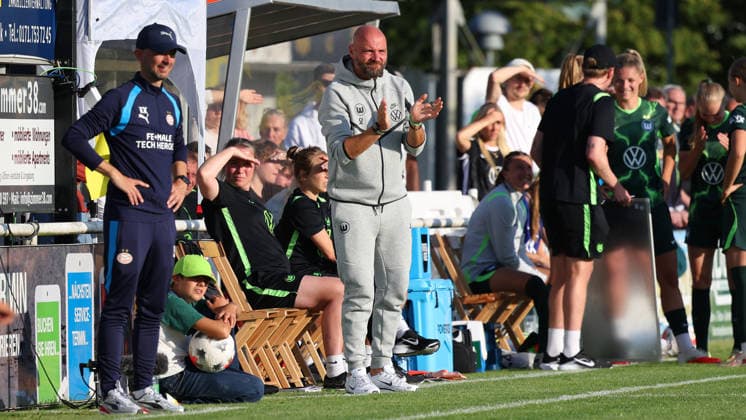 VfL - Eindhoven, Testspiel, Frauen Gifhorn, 23.07.2026, Fußball, Frauen, Saison 2026 27, VfL Wolfsburg vs PSV Eindhoven, Testspiel: Cheftrainer Stephan Lerch (VfL Wolfsburg) Niedersachsen Deutschland *** VfL Eindhoven, Friendly Match, Gifhorn Women, July 23, 2026, Soccer, Women, 2026–27 Season, VfL Wolfsburg vs. PSV Eindhoven, Friendly Match, Head Coach Stephan Lerch, VfL Wolfsburg, Lower Saxony, Germany