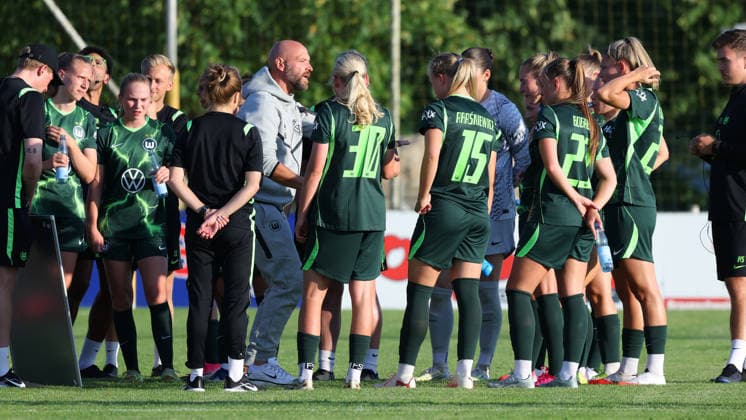 VfL - Eindhoven, Testspiel, Frauen Gifhorn, 23.07.2026, Fußball, Frauen, Saison 2026 27, VfL Wolfsburg vs PSV Eindhoven, Testspiel: Cheftrainer Stephan Lerch (VfL Wolfsburg) Niedersachsen Deutschland *** VfL Eindhoven, Friendly Match, Gifhorn Women, July 23, 2026, Soccer, Women, 2026–27 Season, VfL Wolfsburg vs. PSV Eindhoven, Friendly Match, Head Coach Stephan Lerch, VfL Wolfsburg, Lower Saxony, Germany