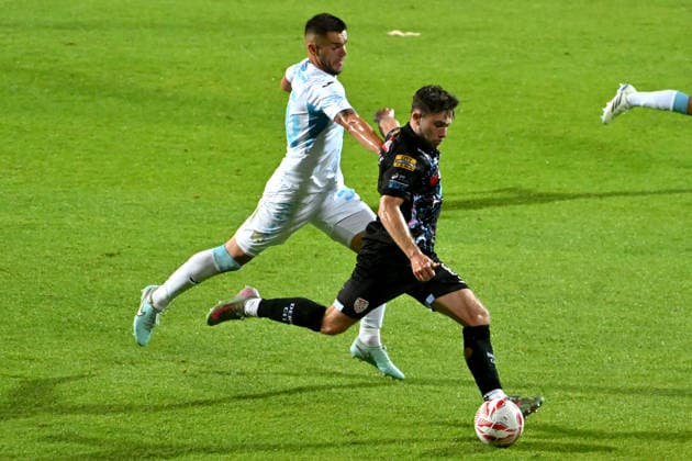 RIJEKA, CROATIA - JULY 23: Adam O Reilly of Derry City (R) in action during the UEFA Conference League QR-2 first match between Rijeka (CRO) and Derry City (IRL) at Stadium Rujevica, Rijeka on July 23, 2026 in Rijeka, Croatia. (Photo by Igor Kupljenik Sports Press Photo).  Copyright: xIgorxKupljenikx xSPPx Sportspressphoto_SPR195249