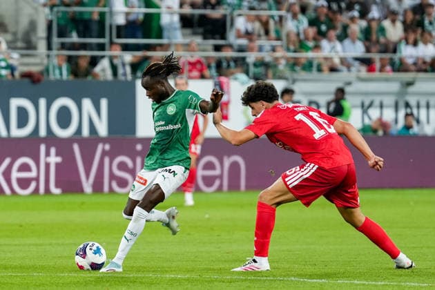 Fussball, UEFA Europa League Qualifikation: FC St. Gallen 1879 vs. Benfica Lissabon, Donnerstag, 23.07.2026 (Berit Sitterstadion, St. Gallen, Schweiz); Aliou BaldÃ , Aliou Balde (14, FC St. Gallen), Manu Silva (16, Benfica Lissabon) *** Soccer, UEFA Europa League Qualifying: FC St. Gallen 1879 vs. Benfica Lisbon, Thursday, July 23, 2026, Berit Sitter Stadium, St. Gallen, Switzerland: Aliou Balde, Aliou Balde 14, FC St. Gallen, Manu Silva 16, Benfica Lisbon Copyright: xValentinxDomgjonix