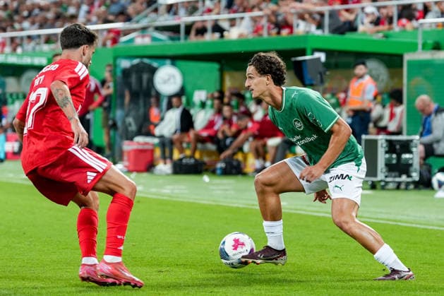 Fussball, UEFA Europa League Qualifikation: FC St. Gallen 1879 vs. Benfica Lissabon, Donnerstag, 23.07.2026 (Berit Sitterstadion, St. Gallen, Schweiz); Rafa Silva (27, Benfica Lissabon), Leon Frokaj (20, FC St. Gallen) *** Soccer, UEFA Europa League Qualifying: FC St. Gallen 1879 vs. Benfica Lisbon, Thursday, July 23, 2026, Berit Sitter Stadium, St. Gallen, Switzerland; Rafa Silva 27, Benfica Lisbon; Leon Frokaj 20, FC St. Gallen Copyright: xValentinxDomgjonix