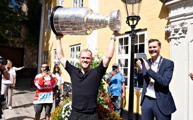 Nikolaj Ehlers at home with the Stanley Cup trophy at the town hall in Aalborg - It is the first time the Stanley Cup trophy is in Aalborg The Danish Ice hockey, Eishockey player Nikolaj Ehlers arrives with the Stanley Cup trophy for a tribute at the old town hall with Mayor Lasse Frimand Jensen in Aalborg on Thursday, July 23, 2026. Ehlers and Frederik Andersen won the NHL, Eishockey Herren, USA championship with the Carolina Hurricanes this season. (Photo: Henning Bagger Scanpix 2026) , Aalborg Denmark *** Nikolaj Ehlers at home with the Stanley Cup trophy at City Hall in Aalborg. This is the first time the Stanley Cup trophy has been in Aalborg. Danish ice hockey player Nikolaj Ehlers arrives with the Stanley Cup trophy for a tribute at the old City Hall with Mayor Lasse Frimand Jensen in Aalborg on Thursday, July 23, 2026. Ehlers and Frederik Andersen won the NHL championship with the Carolina Hurricanes this season. Photo: Henning Bagger, Scanpix 2026, Aalborg, Denmark  Copyright: HenningxBagger HenningxBaggerx spdk20260723-141110-L