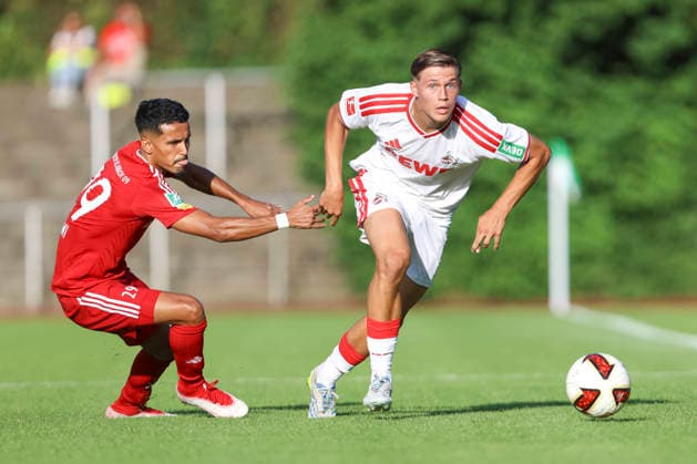 Sami Akremi (SV Bergisch Gladbach 09) und Jonathan Friemel (1. FC Köln) im Zweikampf waehrend des Testspiels zwischen 1. FC Köln und SV Bergisch Gladbach 09, Belkaw Arena am 23. July 2026 in Bergisch Gladbach, Deutschland. (Foto von Oliver Kaelke DeFodi Images) +++ Sami Akremi (SV Bergisch Gladbach 09) und Jonathan Friemel (1. FC Köln) battle for the ball during the friendly match between 1. FC Köln and SV Bergisch Gladbach 09 at Belkaw Arena on July 23, 2026 in Bergisch Gladbach, Germany. (Photo by Oliver Kaelke DeFodi Images) (Photo by Oliver Kaelke DeFodi Images) - *** Sami Akremi of SV Bergisch Gladbach 09 and Jonathan Friemel of 1 FC Köln battle for the ball during the friendly match between 1 FC Köln and SV Bergisch Gladbach 09 at Belkaw Arena on July 23, 2026, in Bergisch Gladbach, Germany Photo by Oliver Kaelke DeFodi Images Sami Akremi of SV Bergisch Gladbach 09 and Jonathan Friemel of 1 FC Köln battle for the ball during the friendly match between 1 FC Köln and SV Bergisch Gladbach 09 at Belkaw Arena on July 23, 2026 in Bergisch Gladbach, Germany Photo by Oliver Kaelke DeFodi Images Photo by Oliver Kaelke DeFodi Images