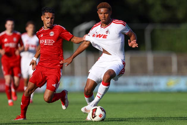 Sami Akremi (SV Bergisch Gladbach 09) und Maik Nelson Afri Akumu (1. FC Köln) im Zweikampf waehrend des Testspiels zwischen 1. FC Köln und SV Bergisch Gladbach 09, Belkaw Arena am 23. July 2026 in Bergisch Gladbach, Deutschland. (Foto von Oliver Kaelke DeFodi Images) +++ Sami Akremi (SV Bergisch Gladbach 09) und Maik Nelson Afri Akumu (1. FC Köln) battle for the ball during the friendly match between 1. FC Köln and SV Bergisch Gladbach 09 at Belkaw Arena on July 23, 2026 in Bergisch Gladbach, Germany. (Photo by Oliver Kaelke DeFodi Images) (Photo by Oliver Kaelke DeFodi Images) - *** Sami Akremi of SV Bergisch Gladbach 09 and Maik Nelson Afri Akumu of 1 FC Köln battle for the ball during the friendly match between 1 FC Köln and SV Bergisch Gladbach 09 at Belkaw Arena on July 23, 2026, in Bergisch Gladbach, Germany. Photo by Oliver Kaelke, DeFodi Images. Sami Akremi of SV Bergisch Gladbach 09 and Maik Nelson Afri Akumu of 1 FC Köln battle for the ball during the friendly match between 1 FC Köln and SV Bergisch Gladbach 09 at Belkaw Arena on July 23, 2026 in Bergisch Gladbach, Germany Photo by Oliver Kaelke DeFodi Images Photo by Oliver Kaelke DeFodi Images