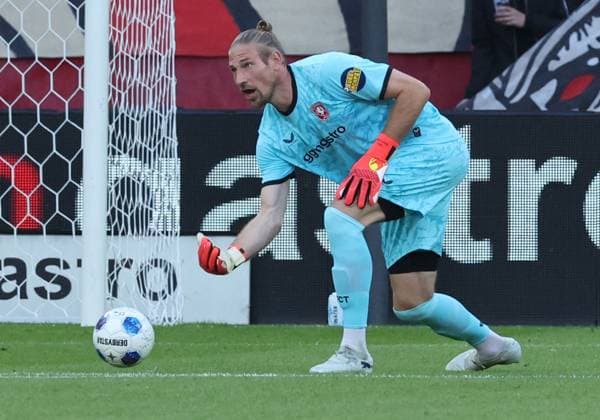 ENSCHEDE - FC Twente player Lars Unnerstall during the UEFA Europa League second qualifying round match between FC Twente and Ferencvaros at Grolsch Veste on July 23, 2026 in Enschede, the Netherlands. (Photo by DeFodi Images) - *** ENSCHEDE FC Twente player Lars Unnerstall during the UEFA Europa League second qualifying round match between FC Twente and Ferencvaros at Grolsch Veste on July 23, 2026, in Enschede, the Netherlands. Photo by DeFodi Images