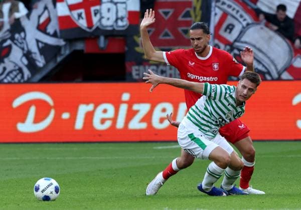 ENSCHEDE - FC Twente player Ramiz Zerrouki with Ferencvaros player Marius Corbu during the UEFA Europa League second qualifying round match between FC Twente and Ferencvaros at Grolsch Veste on July 23, 2026 in Enschede, the Netherlands. (Photo by DeFodi Images) - *** FC Twente player Ramiz Zerrouki of Enschede with Ferencvaros player Marius Corbu during the UEFA Europa League second qualifying round match between FC Twente and Ferencvaros at Grolsch Veste on July 23, 2026, in Enschede, the Netherlands. Photo by DeFodi Images