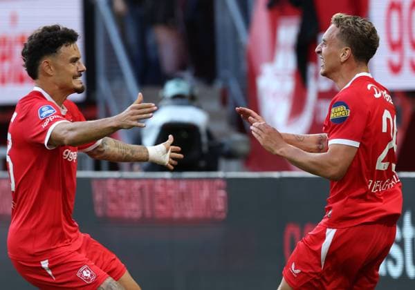 ENSCHEDE - FC Twente player Stav Lemkin with FC Twente player Aske Adelgaard during the UEFA Europa League second qualifying round match between FC Twente and Ferencvaros at Grolsch Veste on July 23, 2026 in Enschede, the Netherlands. (Photo by DeFodi Images) - *** ENSCHEDE FC Twente player Stav Lemkin with FC Twente player Aske Adelgaard during the UEFA Europa League second qualifying round match between FC Twente and Ferencvaros at Grolsch Veste on July 23, 2026, in Enschede, the Netherlands. Photo by DeFodi Images