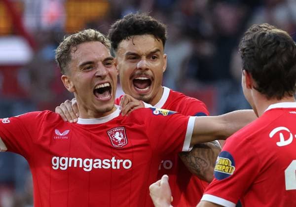 ENSCHEDE - FC Twente player Aske Adelgaard with FC Twente player Stav Lemkin during the UEFA Europa League second qualifying round match between FC Twente and Ferencvaros at Grolsch Veste on July 23, 2026 in Enschede, the Netherlands. (Photo by DeFodi Images) - *** ENSCHEDE FC Twente player Aske Adelgaard with FC Twente player Stav Lemkin during the UEFA Europa League second qualifying round match between FC Twente and Ferencvaros at Grolsch Veste on July 23, 2026, in Enschede, the Netherlands. Photo by DeFodi Images