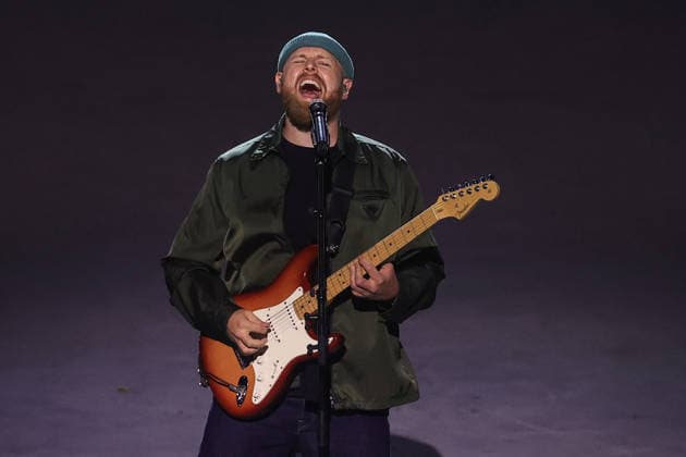 COM26 OPENING CEREMONY, British singer-songwriter Tom Walker sings during the live performances of the Opening Ceremony of the Glasgow 2026 Commonwealth Games at The Hydro in Glasgow, United Kingdom, Thursday, July 23, 2026. ( NO ARCHIVING, EDITORIAL USE ONLY, AUSTRALIA ONLY Glasgow Scotland United Kingdom  Copyright: xSimonxStacpoolex 20260724170815945017