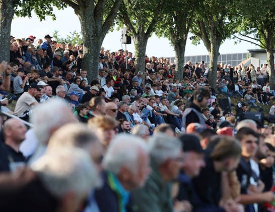 Massenandrang in Aubstdt, 2844 Zuschauer sind zu Gast und sehen das Eröffnungsspiel, Fans, Publikum, Eröffnungsspiel des Bayerischen Fußball-Verbandes (BFV), Eröffnungsfeier, Fußball, Regionalliga Bayern, TSV Aubstadt - 1. FC Schweinfurt 05 5:1, 23.07.2026, NGN-Arena Aubstadt *** Huge crowd in Aubstadt; 2,844 spectators are in attendance to watch the opening match; fans, audience, opening match of the Bavarian Soccer Association (BFV), opening ceremony, soccer, Bavarian Regional League, TSV Aubstadt 1, FC Schweinfurt 05 5–1, July 23, 2026, NGN Arena Aubstadt