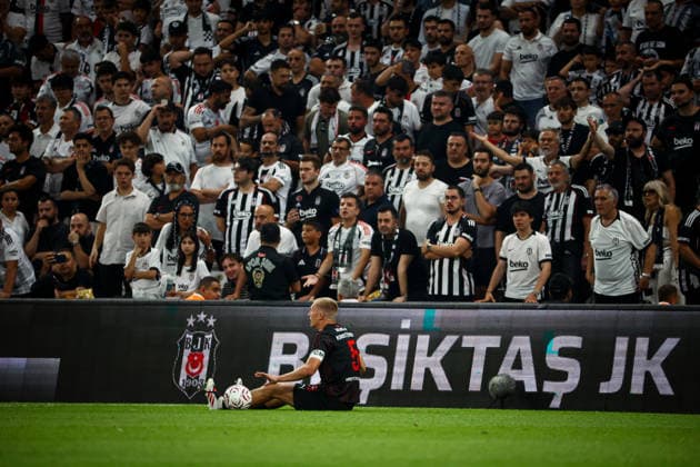 Besiktas vs Midtjylland UEFA Europa League Qualification 2nd Round Rasmus Nissen Kristensen of FC Midtjylland lies on the pitch. Besiktas and Midtjylland faced each other at UEFA Europa League Qualification 2nd Round 1st leg. The match took place in Tupras Stadium on July 23th, 2026. Istanbul Istanbul Turkey Copyright: xBurakxBasturkx
