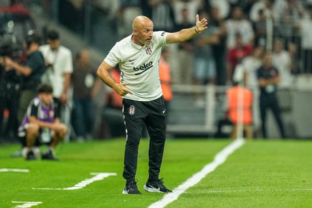 Besiktas JK v Midtjylland - UEFA Europa League 2026 27 Second Qualifying Round First Leg Vincenzo Italiano, coach of Besiktas, reacts during the UEFA Europa League 2026 27 second qualifying round first leg match between Besiktas and FC Midtjylland at Tupras Stadium in Istanbul, Turkey, on July 23, 2026. Istanbul Istanbul Turkey  Copyright: xYagizxGurtugx originalFilename:gurtug-besiktas260723_np9Lr.jpg