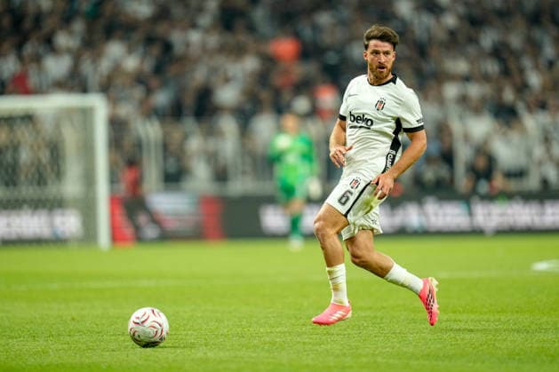 Besiktas JK v Midtjylland - UEFA Europa League 2026 27 Second Qualifying Round First Leg Salih Ozcan of Besiktas is in action during the UEFA Europa League 2026 27 second qualifying round first leg match between Besiktas and FC Midtjylland at Tupras Stadium in Istanbul, Turkey, on July 23, 2026. Istanbul Istanbul Turkey  Copyright: xYagizxGurtugx originalFilename:gurtug-besiktas260723_npcqn.jpg
