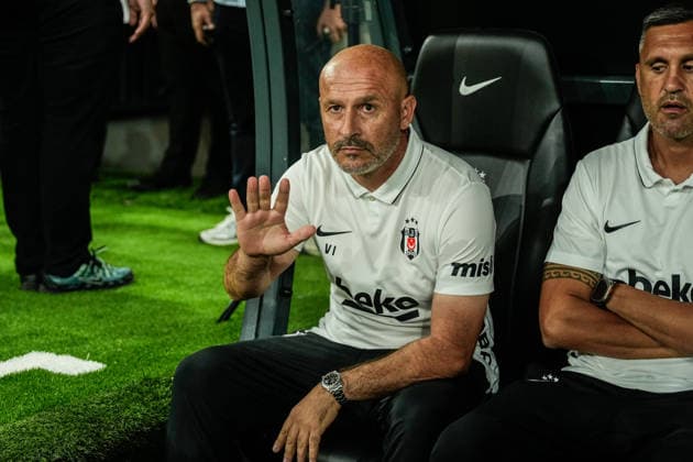 Besiktas JK v Midtjylland - UEFA Europa League 2026 27 Second Qualifying Round First Leg Vincenzo Italiano, coach of Besiktas, gestures during the UEFA Europa League 2026 27 second qualifying round first leg match between Besiktas and FC Midtjylland at Tupras Stadium in Istanbul, Turkey, on July 23, 2026. Istanbul Istanbul Turkey  Copyright: xYagizxGurtugx originalFilename:gurtug-besiktas260723_npJQS.jpg