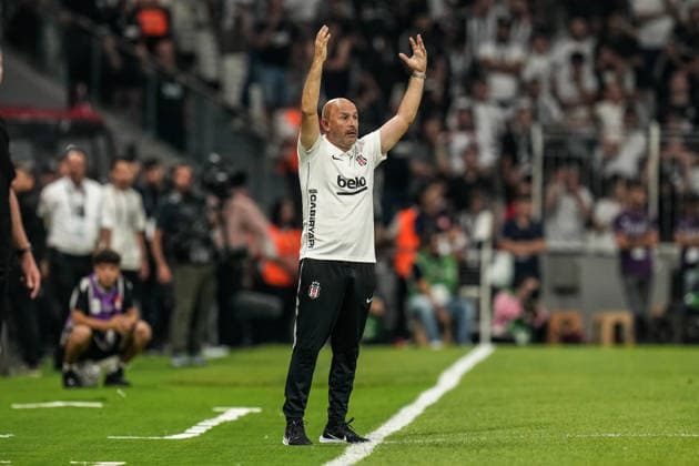 Besiktas JK v Midtjylland - UEFA Europa League 2026 27 Second Qualifying Round First Leg Vincenzo Italiano of Besiktas reacts during the UEFA Europa League 2026 27 second qualifying round first leg match between Besiktas and FC Midtjylland at Tupras Stadium on July 23, 2026 in Istanbul, Turkey. Istanbul Istanbul Turkey  Copyright: xYagizxGurtugx originalFilename:gurtug-besiktas260723_np5sq.jpg