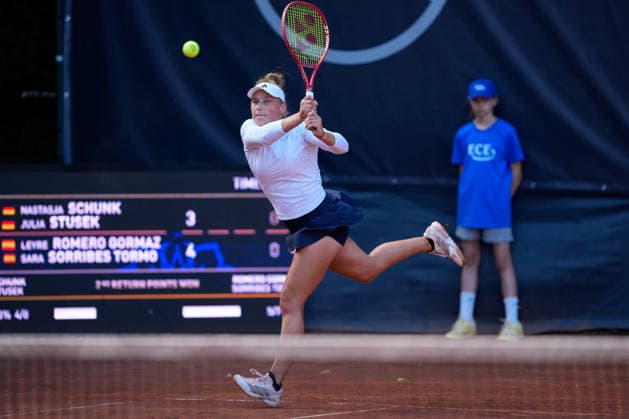 MSC Hamburg Ladies Open - Day 4 Nastasja Schunk of Germany plays with partner Julia Stusek during their round of 16 doubles match against Leyre Romero Gormaz and Sara Sorribes Tormo of Spain at the 2026 MSC Hamburg Ladies Open Women s tennis tournament at Am Rothenbaum in Hamburg, Germany. Hamburg Hamburg Germany  Copyright: xOwenxHammondx originalFilename:hammond-2026msch260723_npWjd.jpg